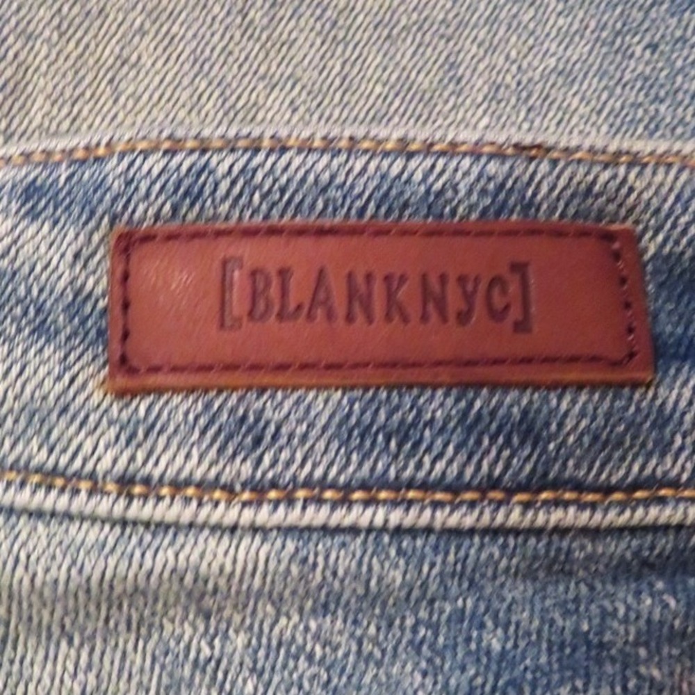 Blank NYC The Hoyt High Rise Mini Flare Jean Size 30 - Picture 8 of 12
